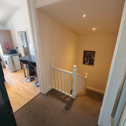 Home from home - 2 bedroom apartment photo 14