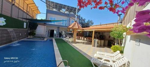 Hồ bơi trong/gần Private villa with pool in Deadsea Jordan