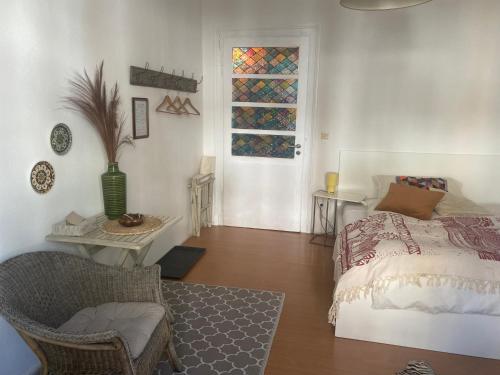 a bedroom with a bed and a table and a window at UrbanHideaway Vorderer Westen in Kassel