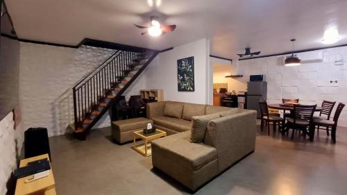 Istumisnurk majutusasutuses Transient Home- Entire House Near the Beach