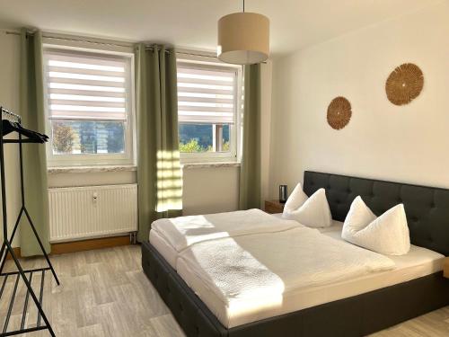 Giường trong phòng chung tại Ferienapartments Erzpanorama