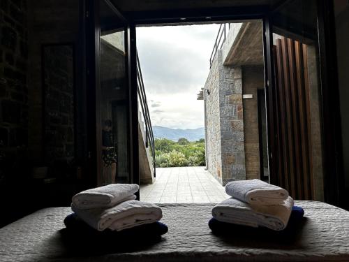 Ένα ή περισσότερα κρεβάτια σε δωμάτιο στο DOXA PETRA Small villa with pool