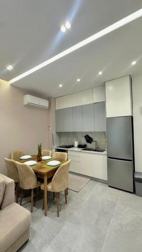 ครัวหรือมุมครัวของ Bina's Apartment