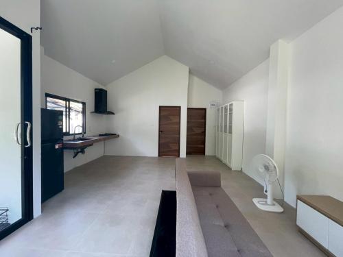 Ένα μπάνιο στο Acacia House-Koh Phangan