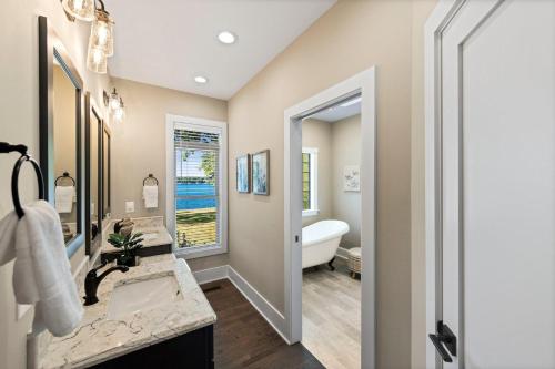 Koupelna v ubytování Channel Marker