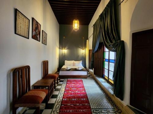 Postel nebo postele na pokoji v ubytování Riad Dar Mazaj Fes