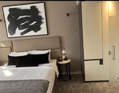 een slaapkamer met een bed en een schilderij aan de muur bij Your Private Space in Soweto