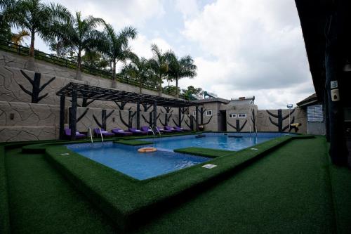 Πισίνα στο ή κοντά στο Volta Serene Hotel