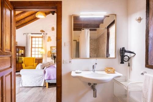 a bathroom with a sink and a mirror at Casa La Tosca in San Miguel de Abona