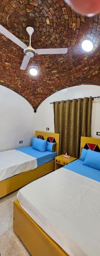 Giường trong phòng chung tại أسوان قريه جزيرة أسوان النجع القبلى