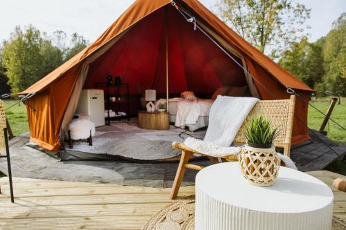 Κήπος έξω από το Glamping Chateau d'Hamont