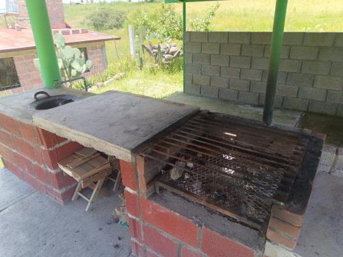 Gril dostupný pro hosty v apartmánu