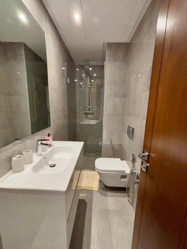 a bathroom with a sink and a toilet at Le somptueux du lac 2 in El Aouina Station