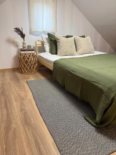 Postel nebo postele na pokoji v ubytování Kuća za odmor Mirai