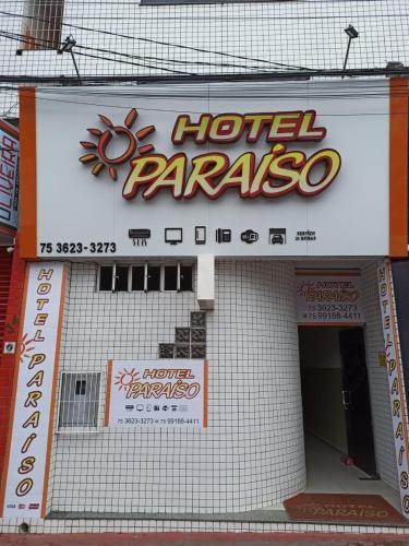 Un letrero del hotel Paraíso en un edificio en Hotel Paraiso, en Feira de Santana