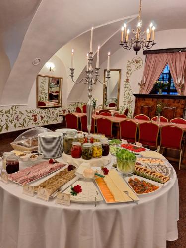 Jídlo v hotelu nebo okolí