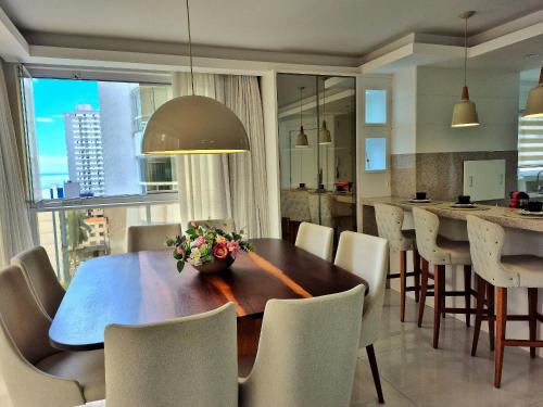 Et opholdsområde på CURTA! | 175 | Sofisticado e Espaçoso | 3 Suítes