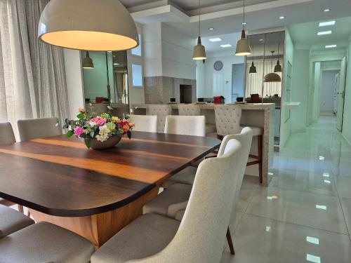 Et opholdsområde på CURTA! | 175 | Sofisticado e Espaçoso | 3 Suítes