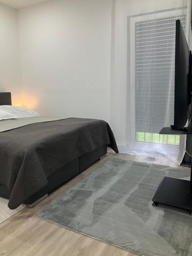 Moderne Einliegerwohnung nähe Ingolstadt und Bad Gögging的电视和/或娱乐中心