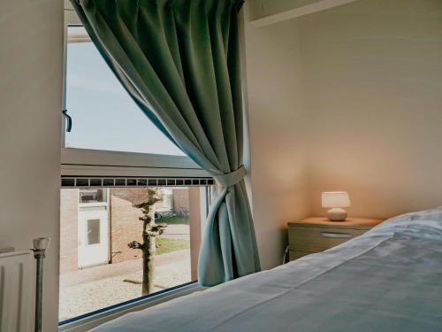 Ένα ή περισσότερα κρεβάτια σε δωμάτιο στο Apartment in Waterpark with Private Jetty