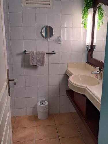 Ένα μπάνιο στο DESIRADE 18 sainte luce