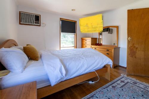 Postel nebo postele na pokoji v ubytování Large room Queen bed