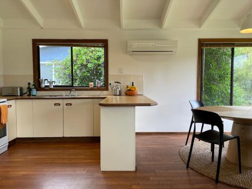 Η κουζίνα ή μικρή κουζίνα στο Seashell Beach Shack