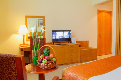  Sharjah Premiere Hotel & Resort -  Room  picture :   Shower    Bath    Safety deposit box                           