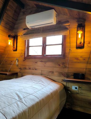 Giường trong phòng chung tại casa alpina Maxi premiun