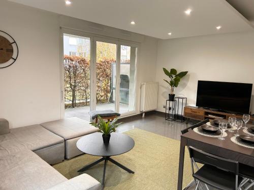 Μια τηλεόραση ή/και κέντρο ψυχαγωγίας στο Cerf Berr