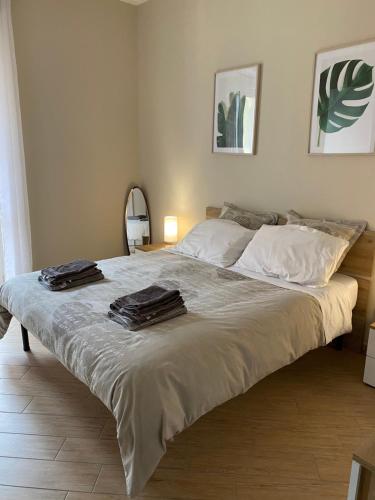 a bedroom with a large bed with two towels on it at A Casa di Katia in Collegno