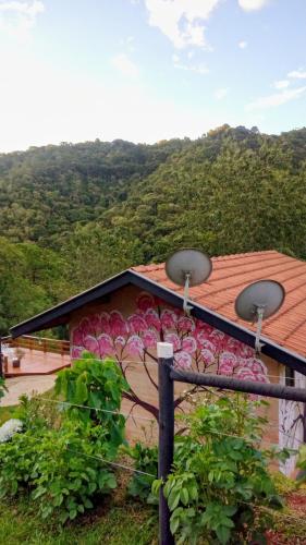 a building with a painting on the side of it at Sonho na Serra Chalé 1 in Gonçalves