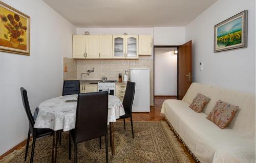1 Bedroom Amazing Apartment In Porec