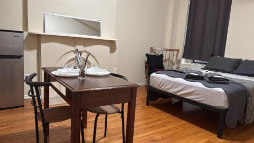 Postel nebo postele na pokoji v ubytování New York City Guest House 2