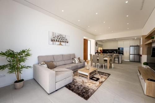 Villa Matias - Private pool and family comfort