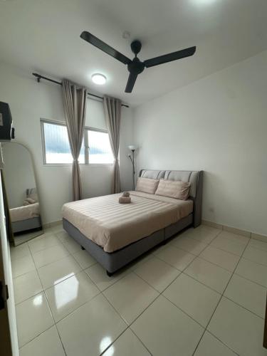 Ένα ή περισσότερα κρεβάτια σε δωμάτιο στο Alanis Klia Ggpo 3br 2b Netflix Wifi