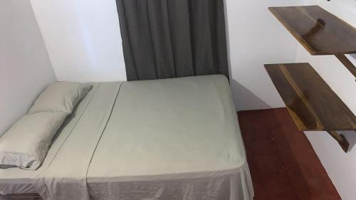 Popoyo Surf House Guasacateにあるベッド