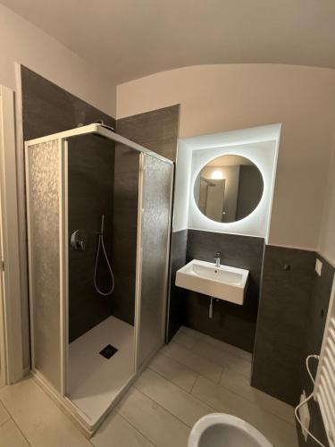 Et badeværelse på TROPICAL RHAPSODY - Jacuzzi & King Size a Torino Centro