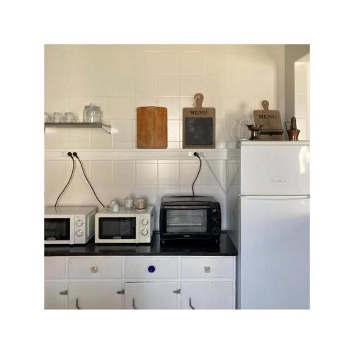 Η κουζίνα ή μικρή κουζίνα στο Fenais da Luz House