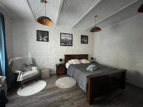 Ein Bett oder Betten in einem Zimmer der Unterkunft Zacisze Krasińskiego