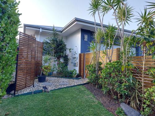 Κήπος έξω από το Stones Throw at Sapphire