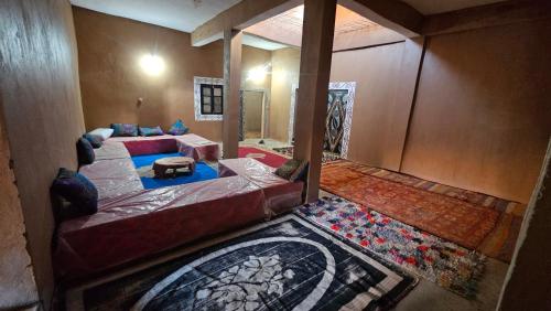an overhead view of a living room with a bed at Dar salam in Mhamid