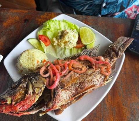 Φαγητό σε αυτό το διαμέρισμα ή κάπου εκεί κοντά