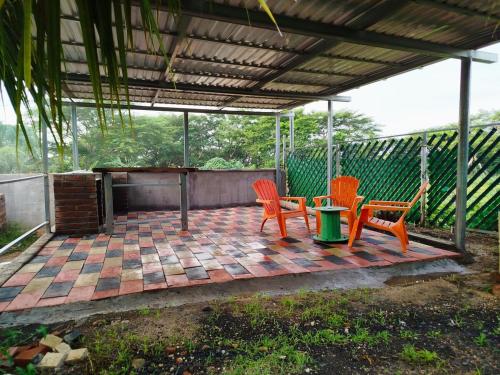 En have udenfor Hostal Las Flores