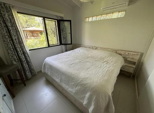 Ένα ή περισσότερα κρεβάτια σε δωμάτιο στο Cómoda casa con amplio jardín