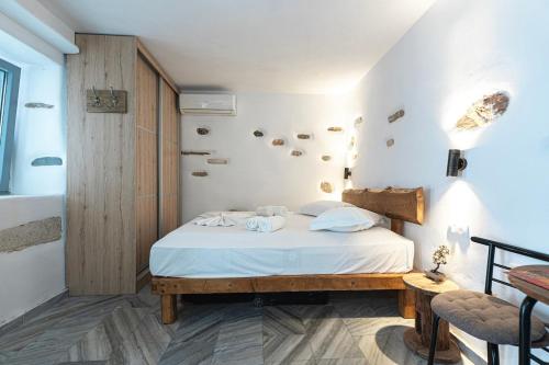 Postel nebo postele na pokoji v ubytování El Passo Cycladic Alley Studio - Paros by ΜΡS