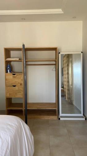 Un pat sau paturi într-o cameră la Paradis Douillet