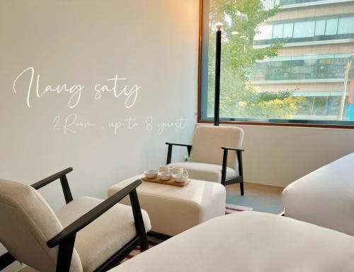 a waiting room with chairs and a sign hanging on a wall at 이랑스테이 ILANG Stay in Seoul