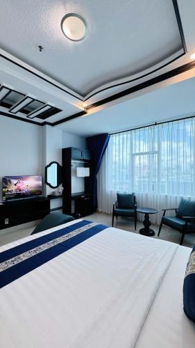 En eller flere senge i et værelse på VICTORY hotel Q8