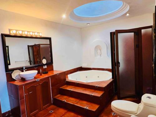 Koupelna v ubytování Raudez house , house with 24-hour security